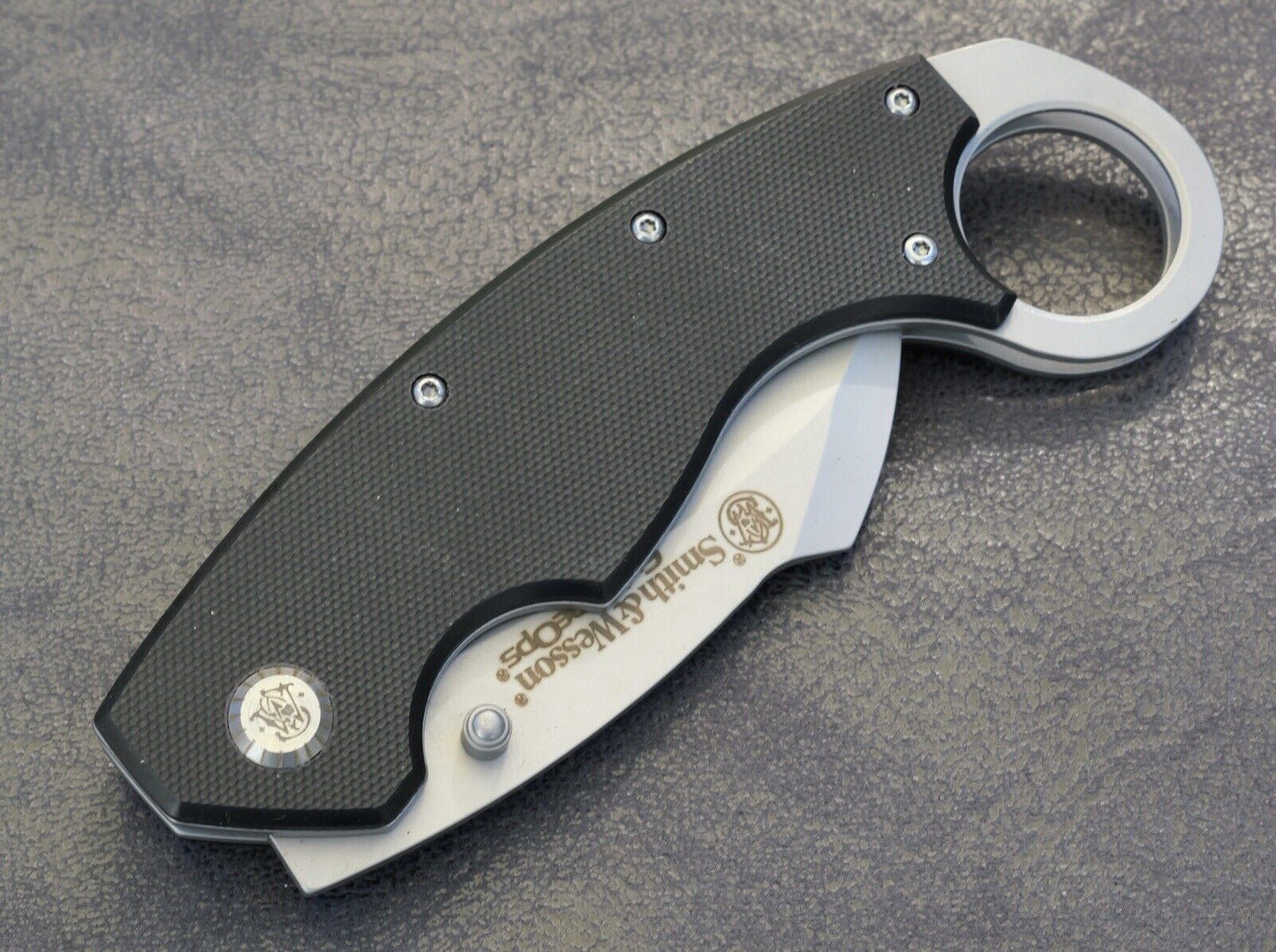 Smith & Wesson Extreme Ops Pocket Knife Karambit Black Heavy Duty Sharp Tactical