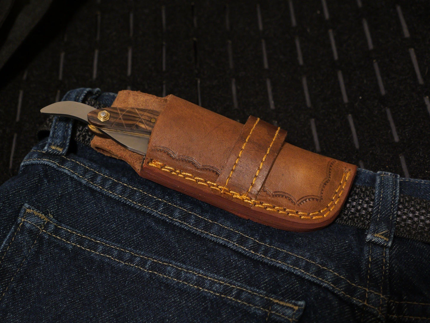 Shaving Straight Razor D2 Steel Horizontal Carry Sheath Wood Handle SHARP