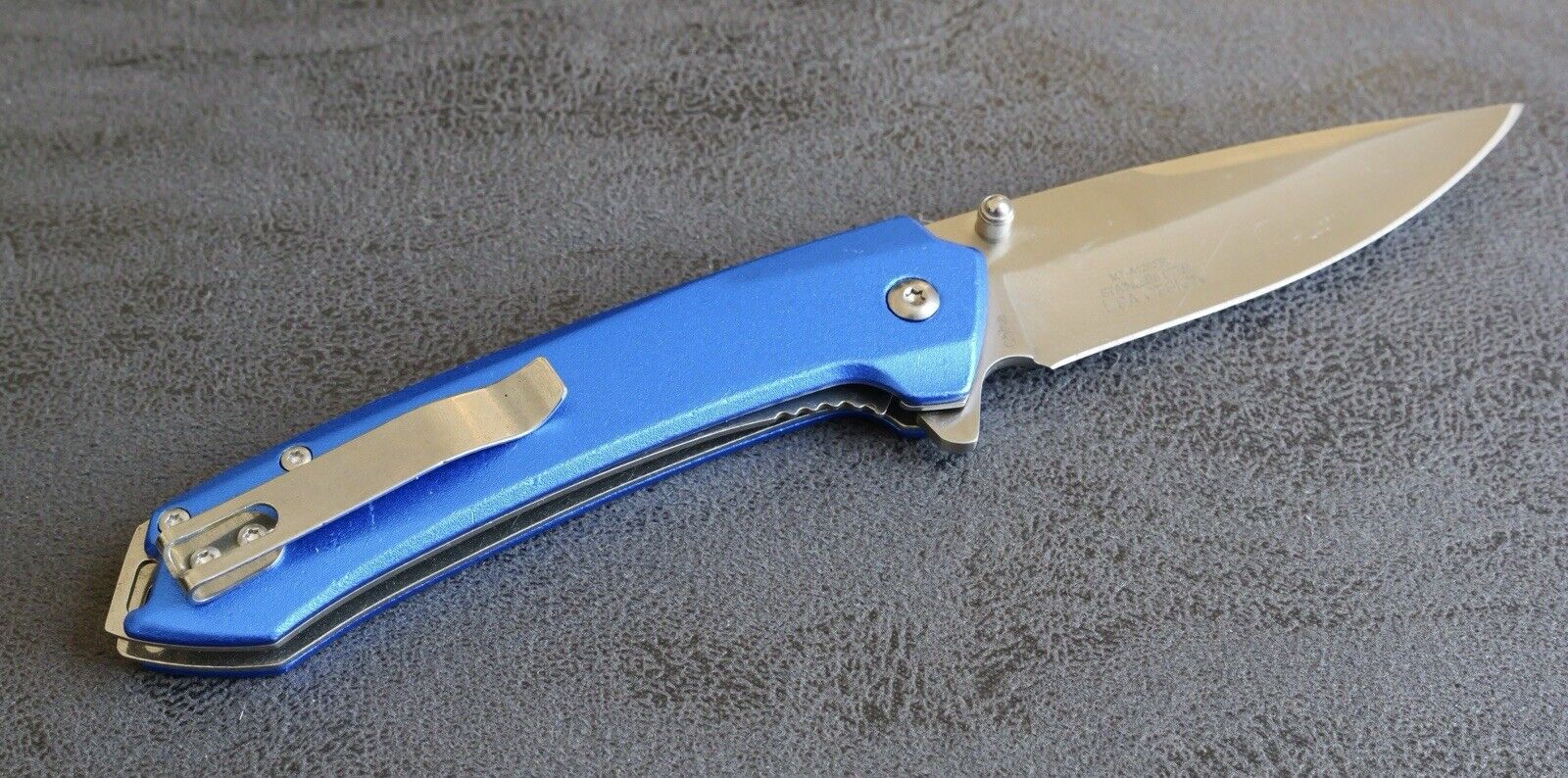 Blue Pocket Knife Medium Size Spring Assist Metal Handle Modern Design Clip