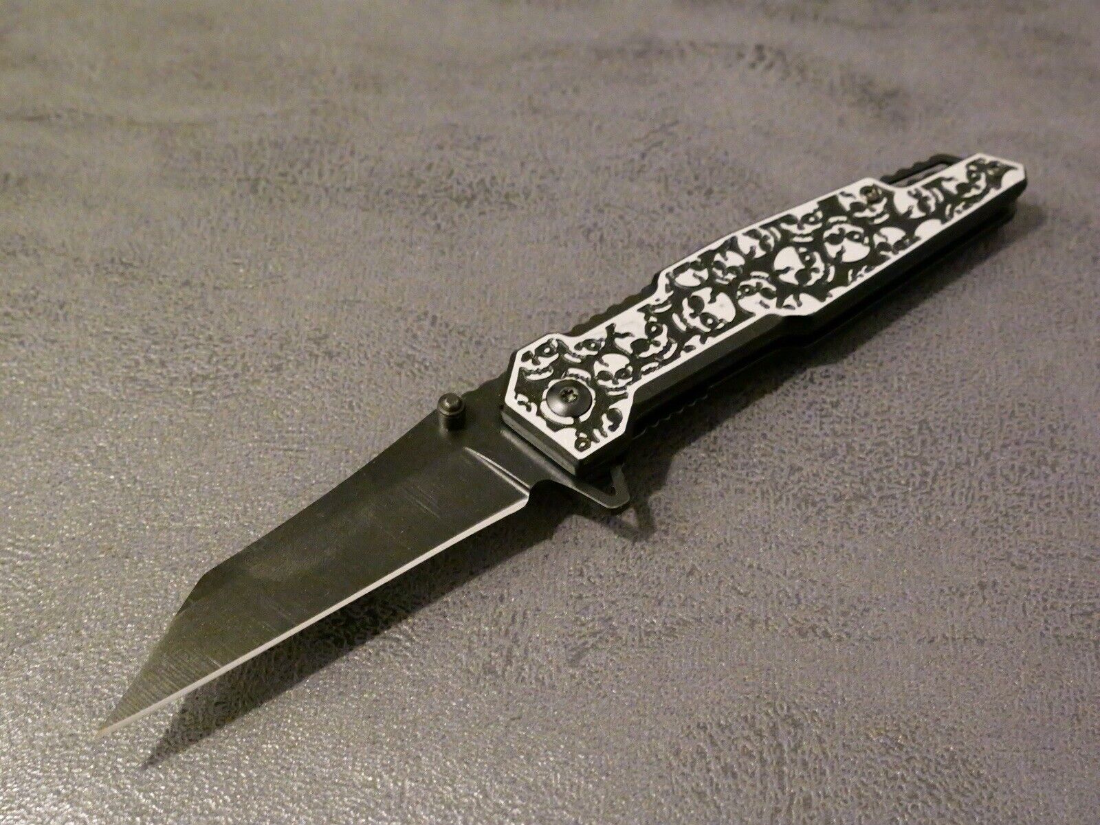 Black Pocket Knife 8” Overall Size M Wharncliffe Blade Full Metal Skulls Assist