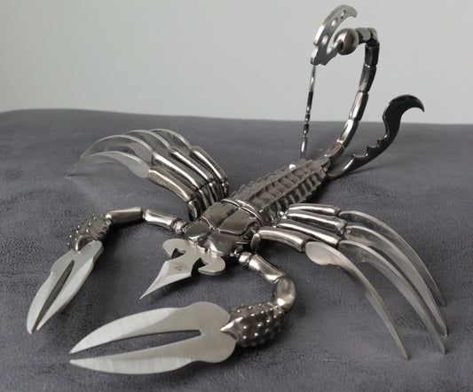 15” SCORPION KNIFE Stinger Blades Large Display Knife Unique 14 Blade Wood Stand