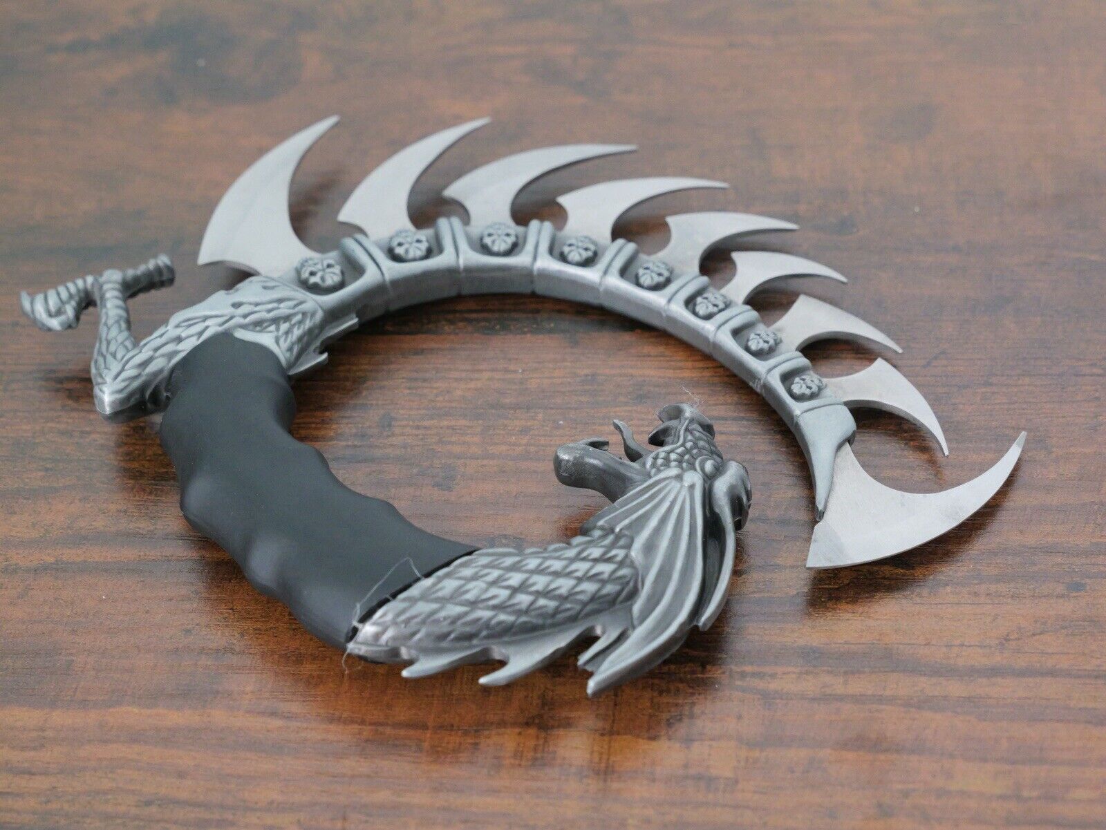 Dragon Knife 9 Blades Claw Fantasy Wood Display Stand 8” Overall Cast Alloy