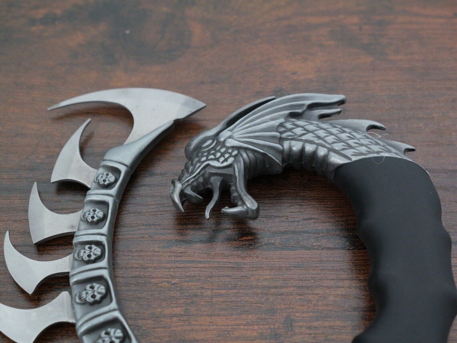 Dragon Knife 9 Blades Claw Fantasy Wood Display Stand 8” Overall Cast Alloy