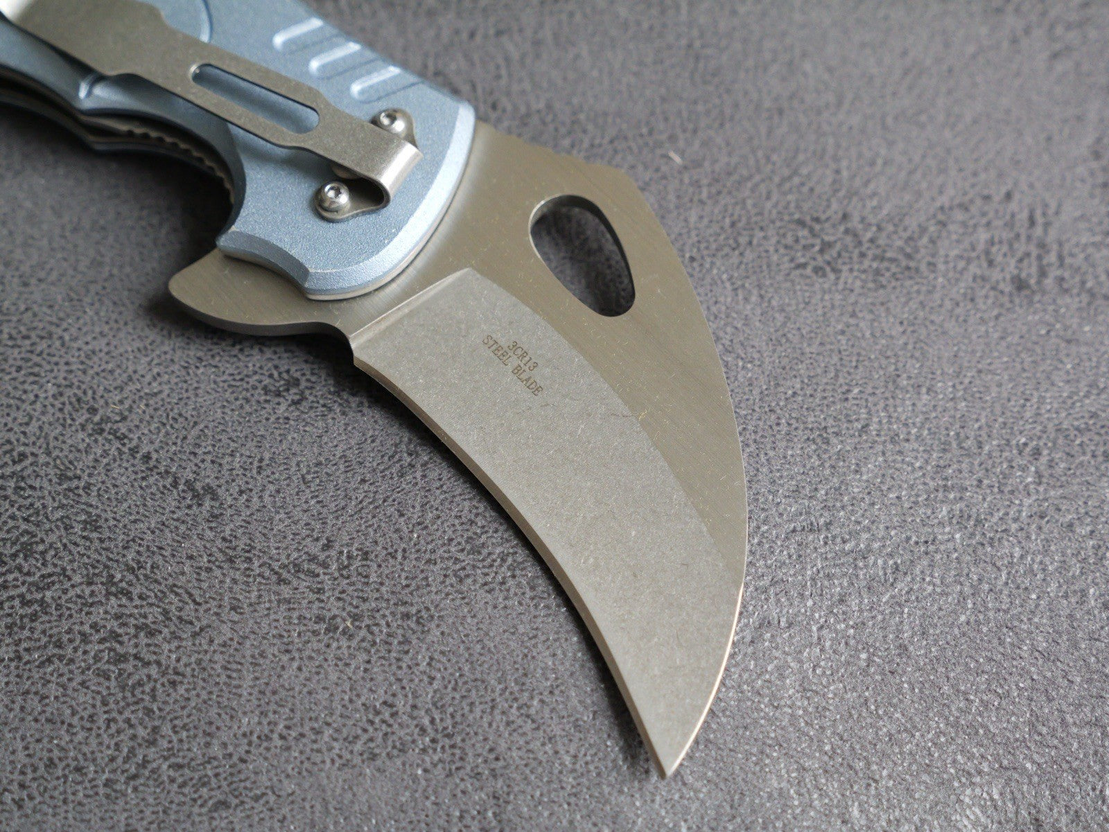 Tactical Karambit Combat Knife Stealth Army Manual Folding Knife Metal Handle