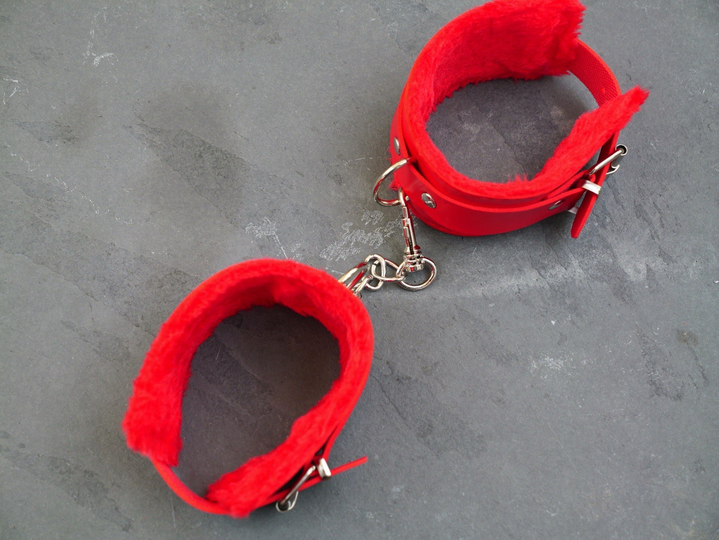 Fuzzy Red Handcuffs Stainless Steel Chain And Studs Leather Bedroom Lingerie