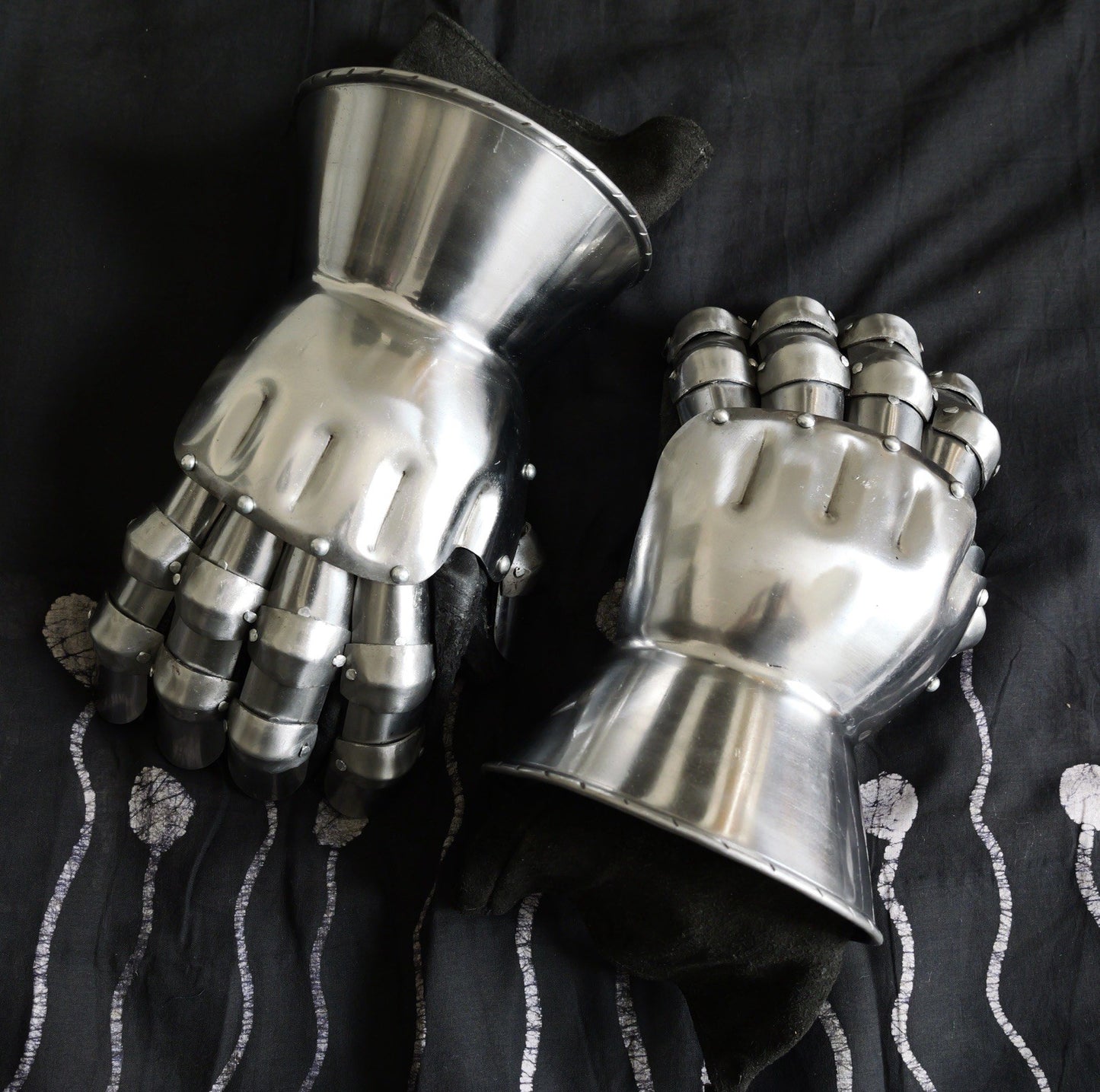 Medieval Gauntlets Hand Forged 5lbs Hourglass Style Leather Steel 16 Gauge Steel