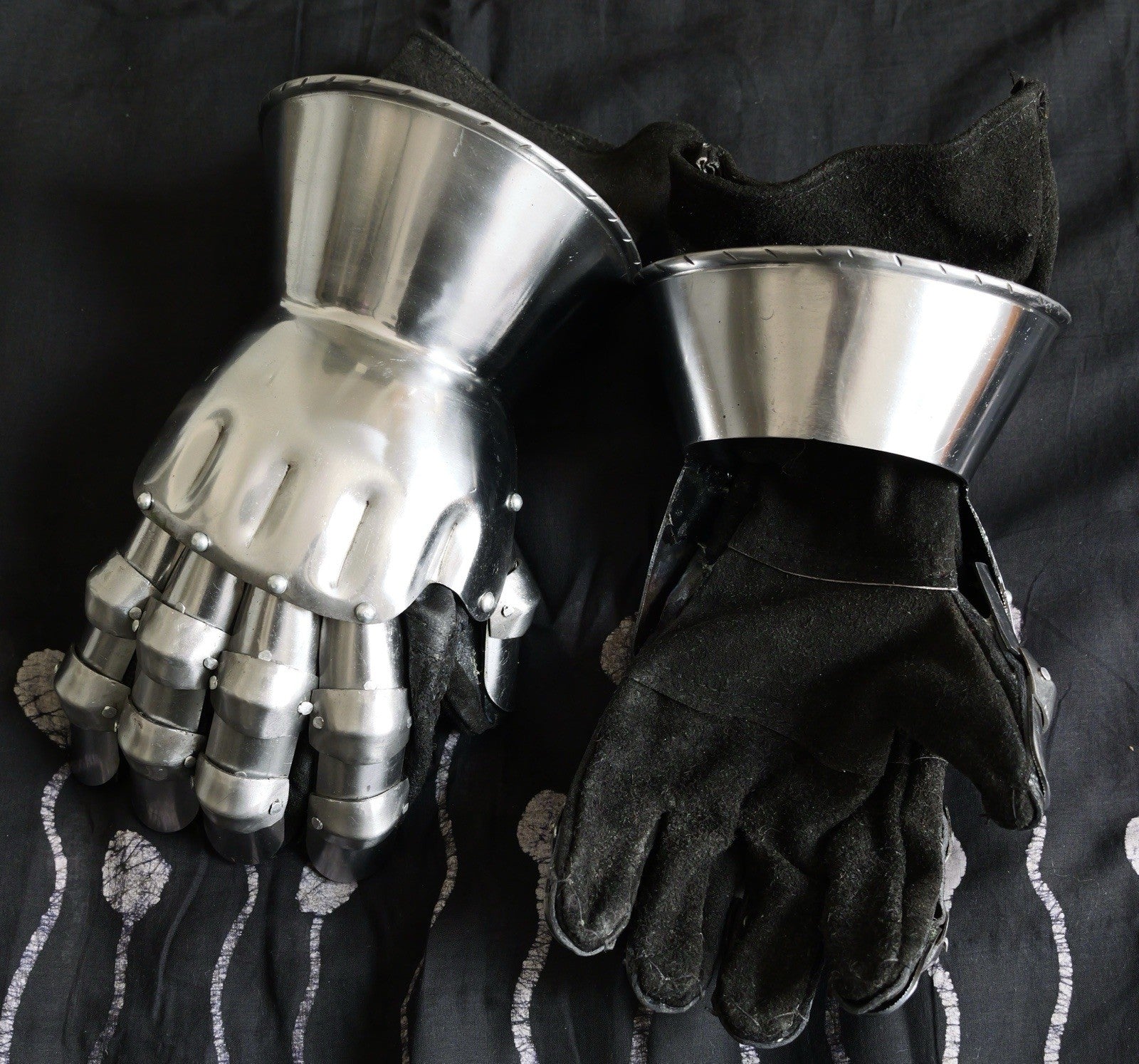 Medieval Gauntlets Hand Forged 5lbs Hourglass Style Leather Steel 16 Gauge Steel