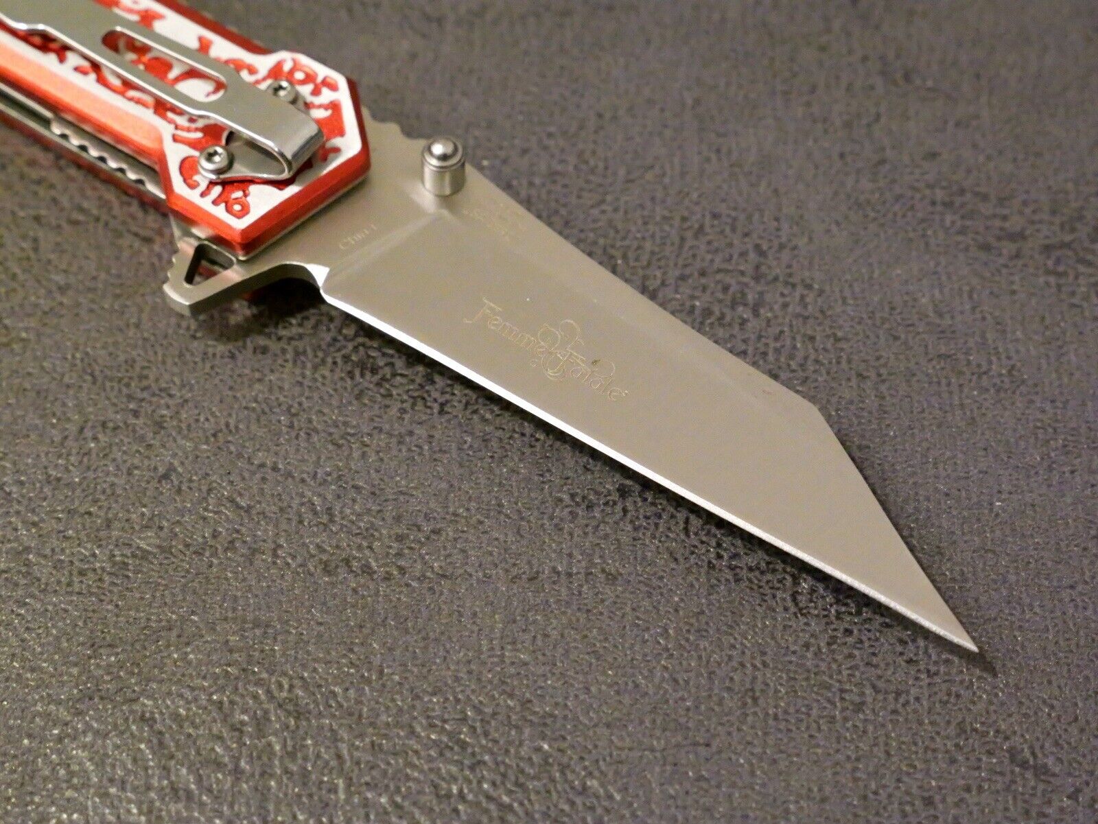 Red Pocket Knife 8” Overall Size M Wharncliffe Blade Full Metal Skulls Assist
