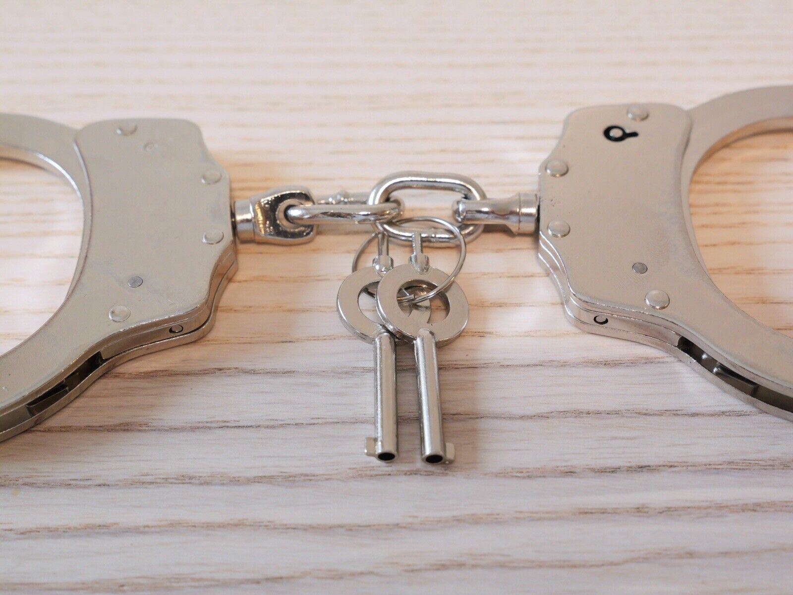 Chrome HandCuffs Silver Law Enforcement Security Heavy Duty Cuffs Keys Pro Grade