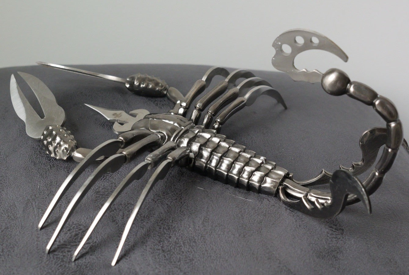 15” SCORPION KNIFE Stinger Blades Large Display Knife Unique 14 Blade Wood Stand