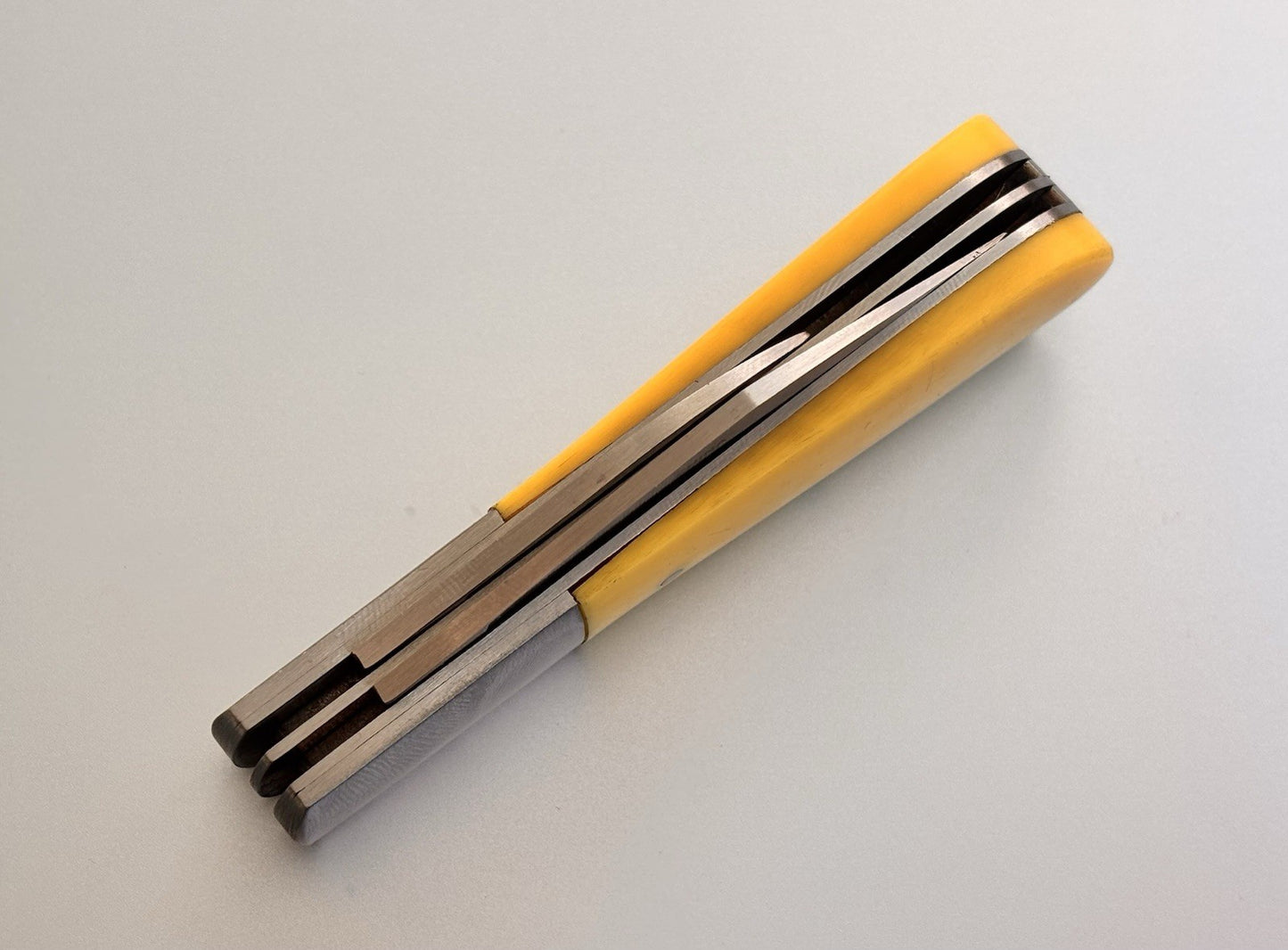 Yellow Barlow Vintage Retro Pocket Knife 2 Blades Sharp Stainless Steel 3.5”