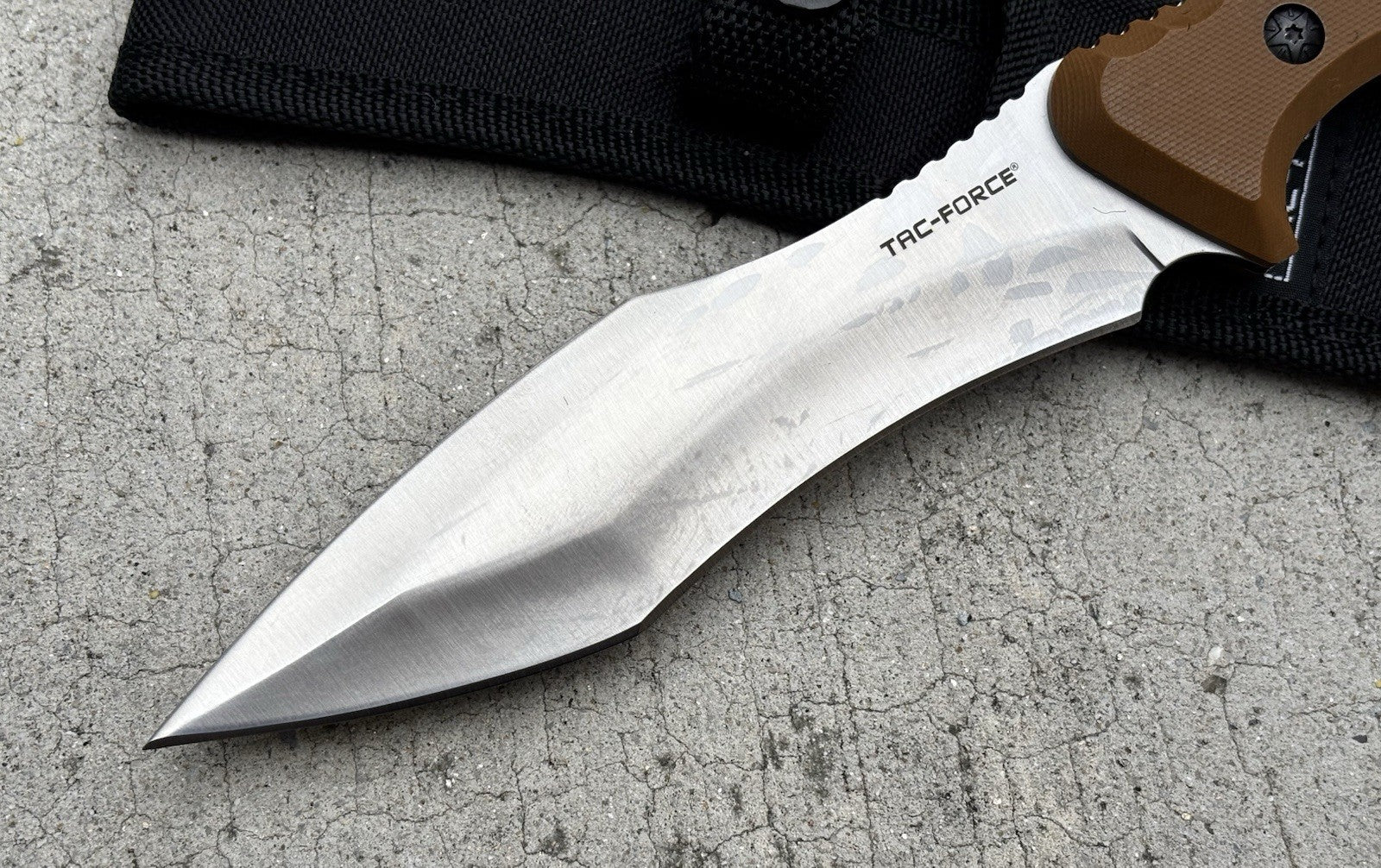 11” Fixed Blade Knife Full Tang Combat Bolo Desert Tan Nylon Sheath 