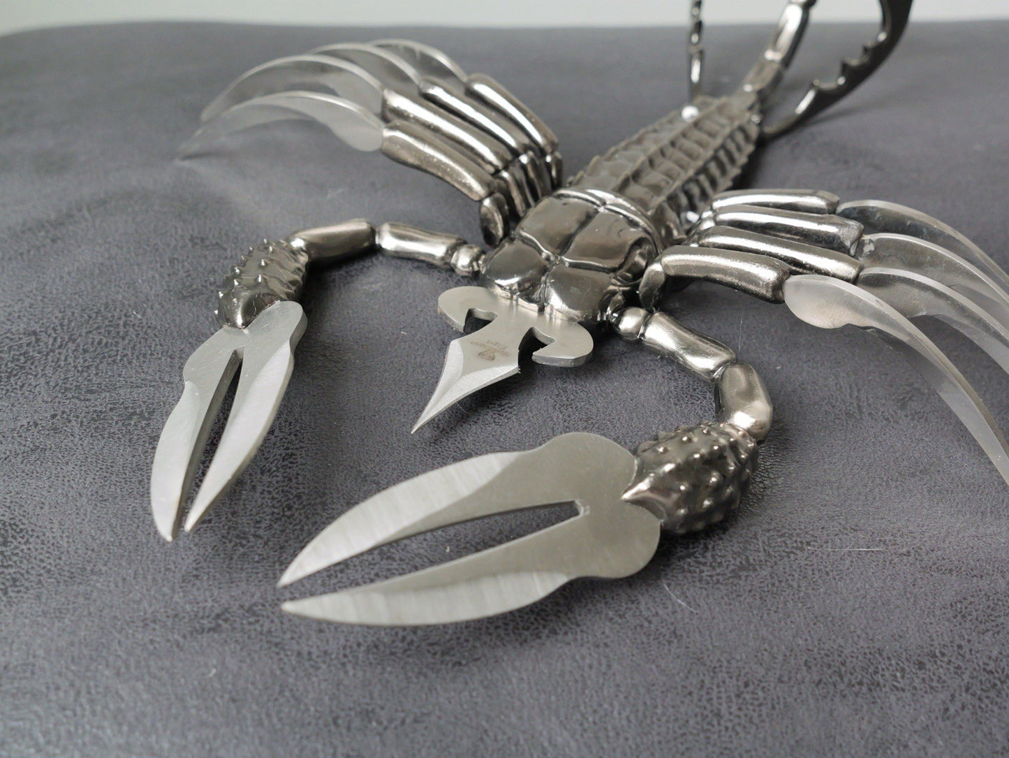 15” SCORPION KNIFE Stinger Blades Large Display Knife Unique 14 Blade Wood Stand