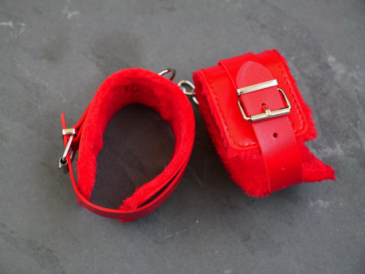 Fuzzy Red Handcuffs Stainless Steel Chain And Studs Leather Bedroom Lingerie