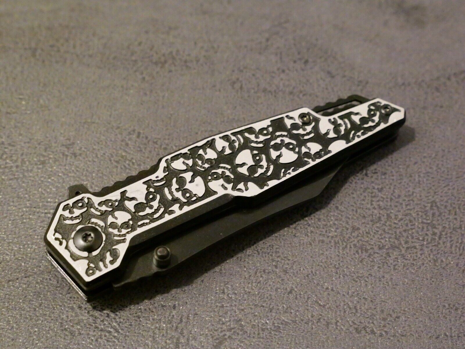Black Pocket Knife 8” Overall Size M Wharncliffe Blade Full Metal Skulls Assist