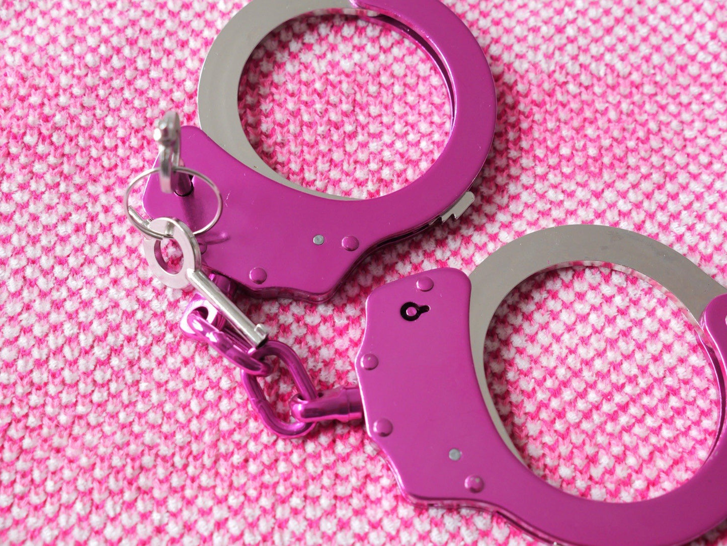 Pink Hand Cuffs Ladies Law Enforcement Security Heavy Duty Cuffs Pink Keys Lock