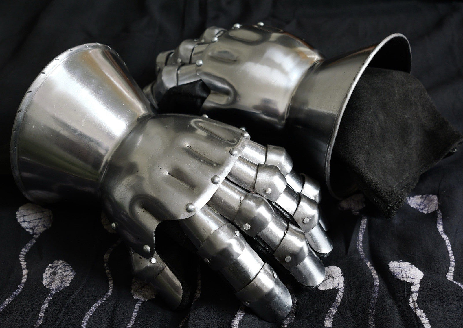 Medieval Gauntlets Hand Forged 5lbs Hourglass Style Leather Steel 16 Gauge Steel