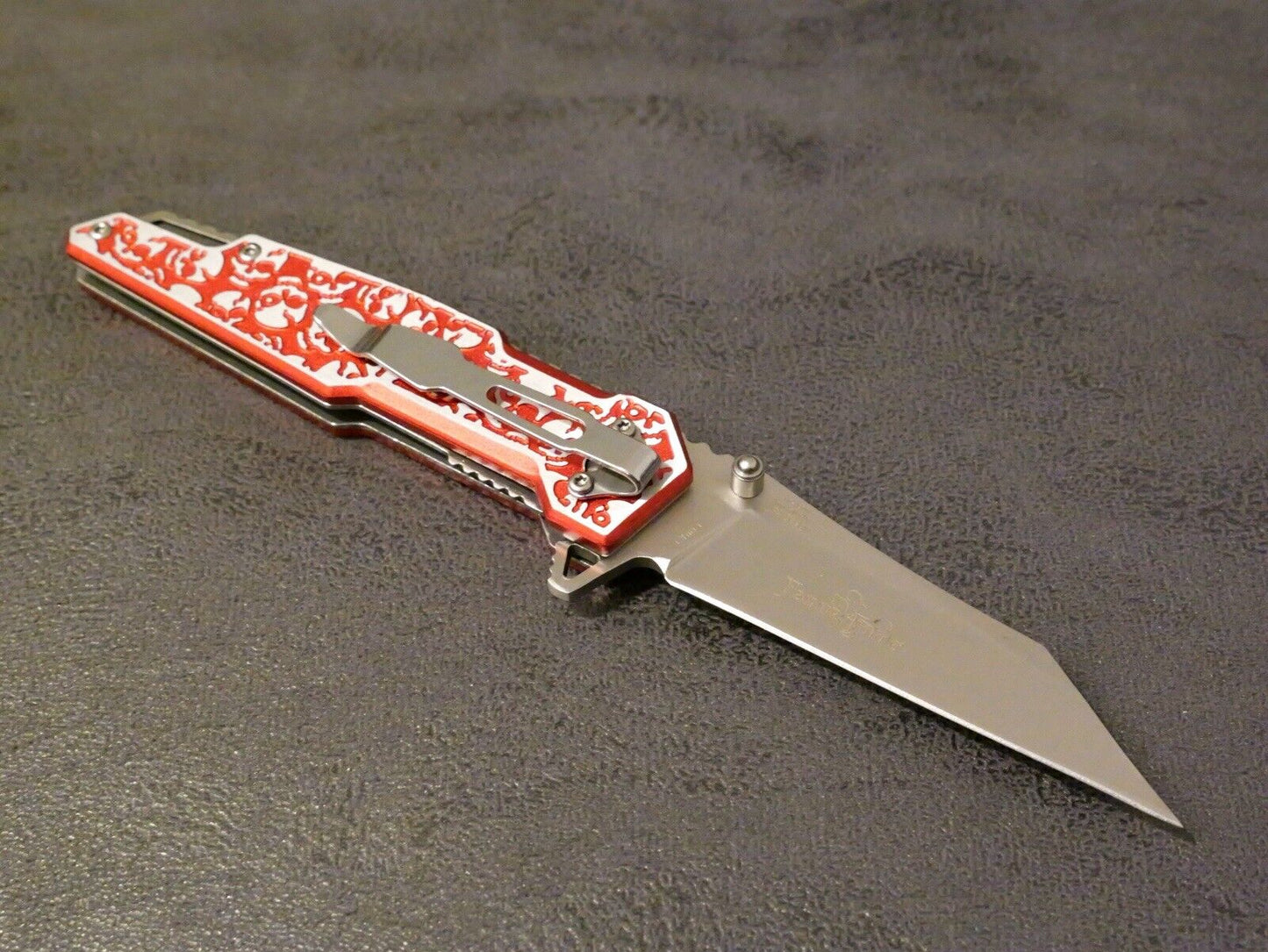 Red Pocket Knife 8” Overall Size M Wharncliffe Blade Full Metal Skulls Assist