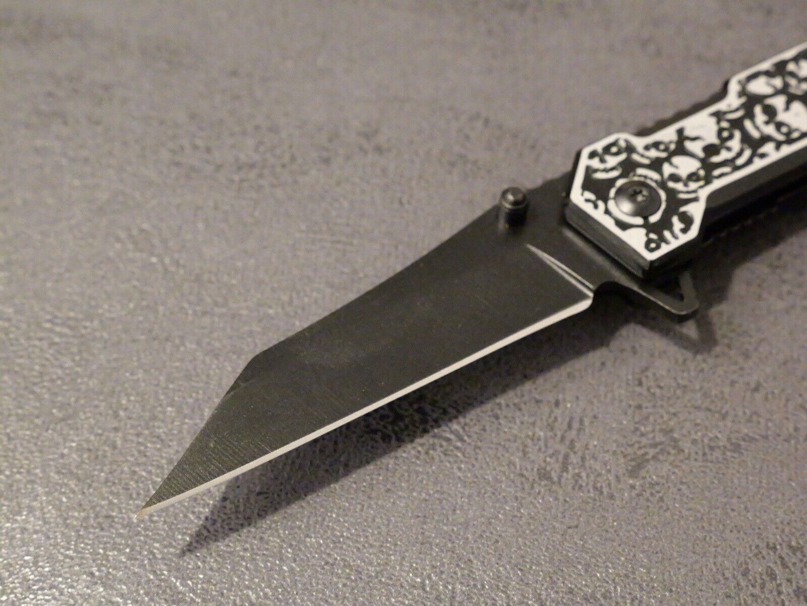 Black Pocket Knife 8” Overall Size M Wharncliffe Blade Full Metal Skulls Assist