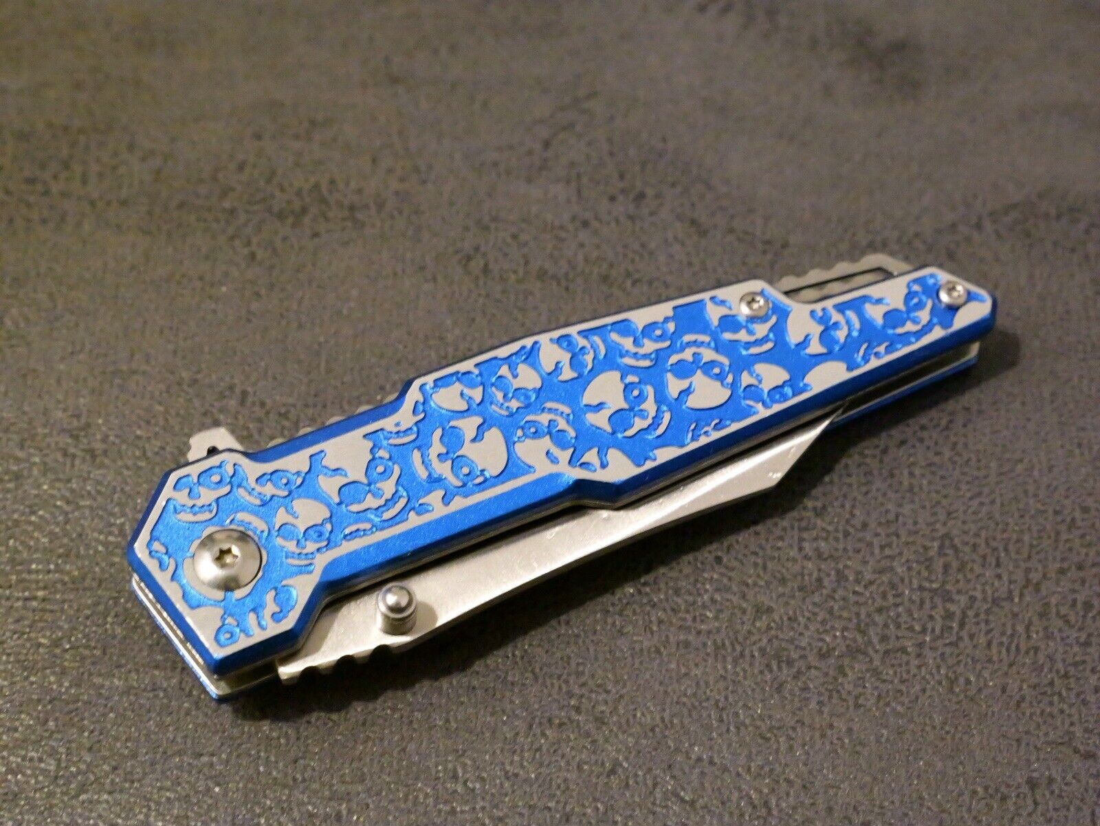 Blue Pocket Knife 8” Overall Size M Wharncliffe Blade Full Metal Skulls Assist