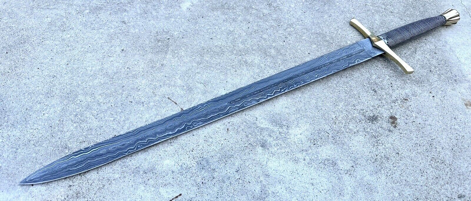 Double Handed Damascus Steel Sword Razor Sharp Brass Hilt Medieval Sharp 33”