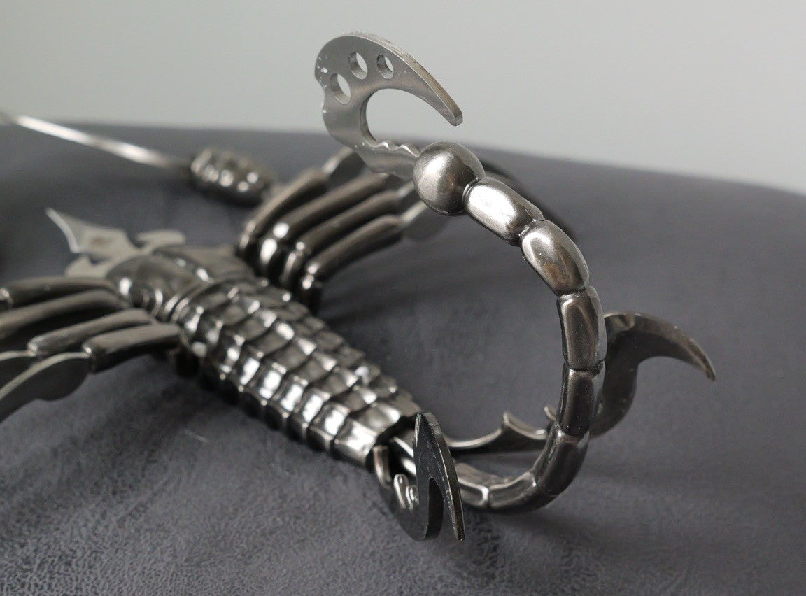 15” SCORPION KNIFE Stinger Blades Large Display Knife Unique 14 Blade Wood Stand