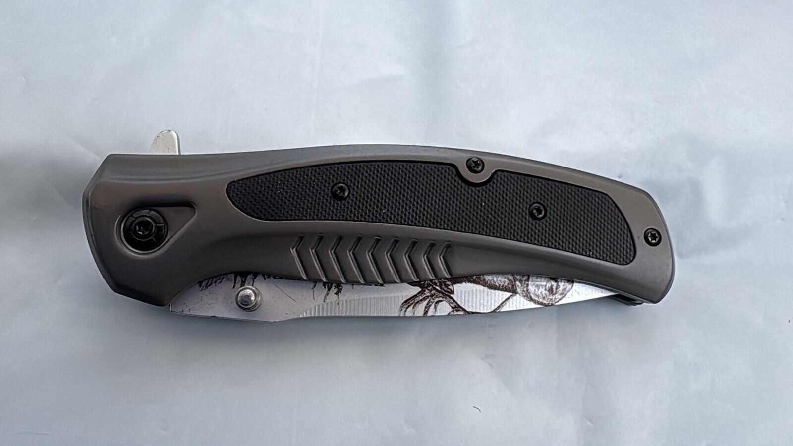 Deer Pocket Knife Full Size Spring Assist Metal Handle Etched Blade Modern New