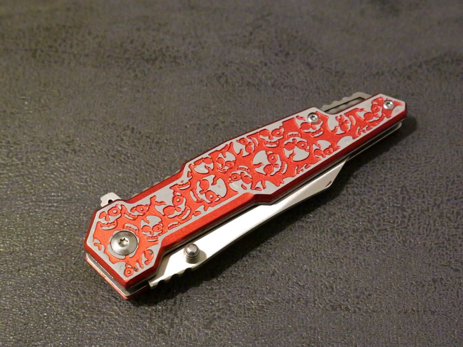 Red Pocket Knife 8” Overall Size M Wharncliffe Blade Full Metal Skulls Assist