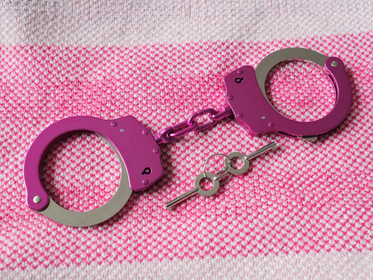 Pink Hand Cuffs Ladies Law Enforcement Security Heavy Duty Cuffs Pink Keys Lock