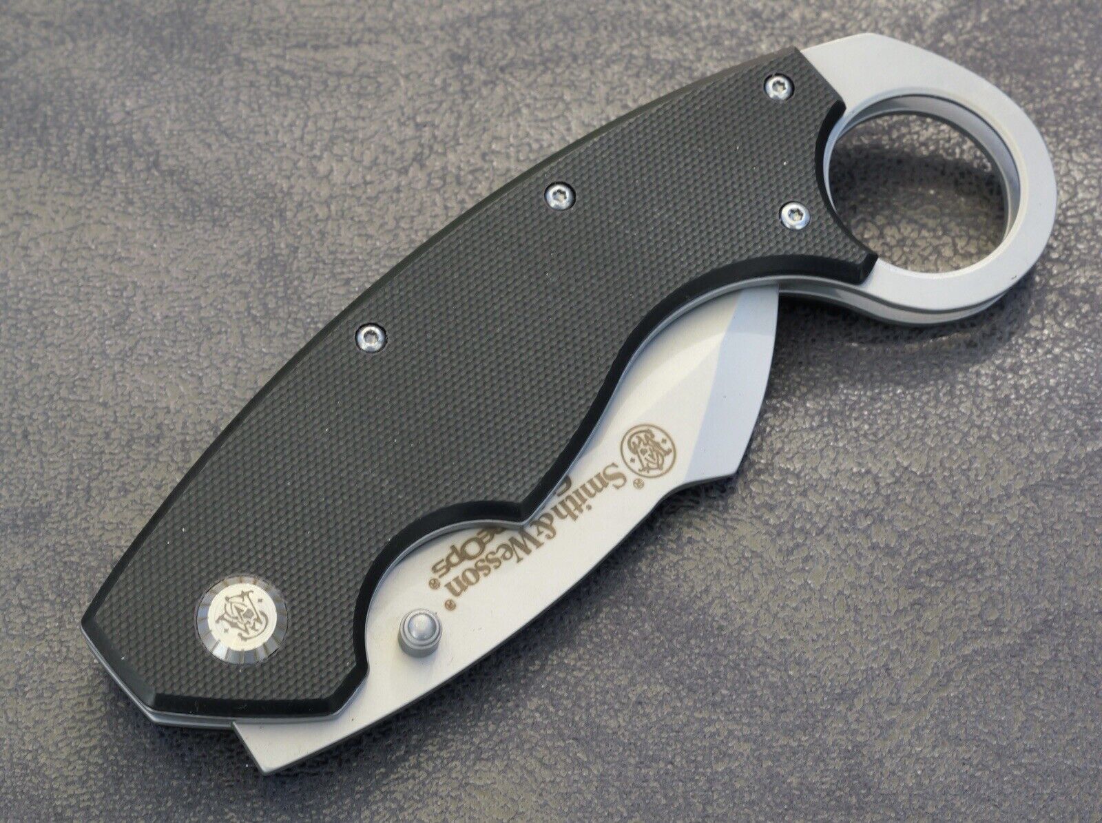 Smith & Wesson Extreme Ops Pocket Knife Karambit Black Heavy Duty Sharp Tactical