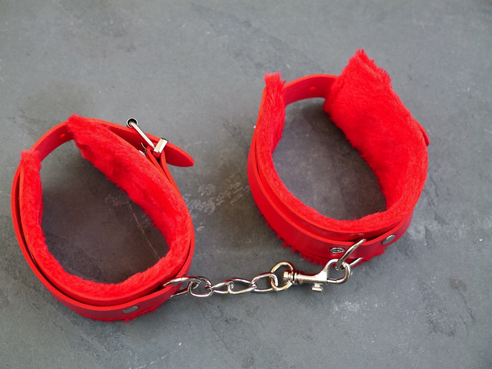 Fuzzy Red Handcuffs Stainless Steel Chain And Studs Leather Bedroom Lingerie