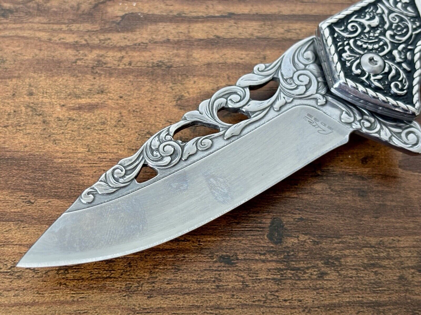 Deer Wildlife Gift Box Knife Stainless Steel Engraved Ornate Faux Ivory Handle 