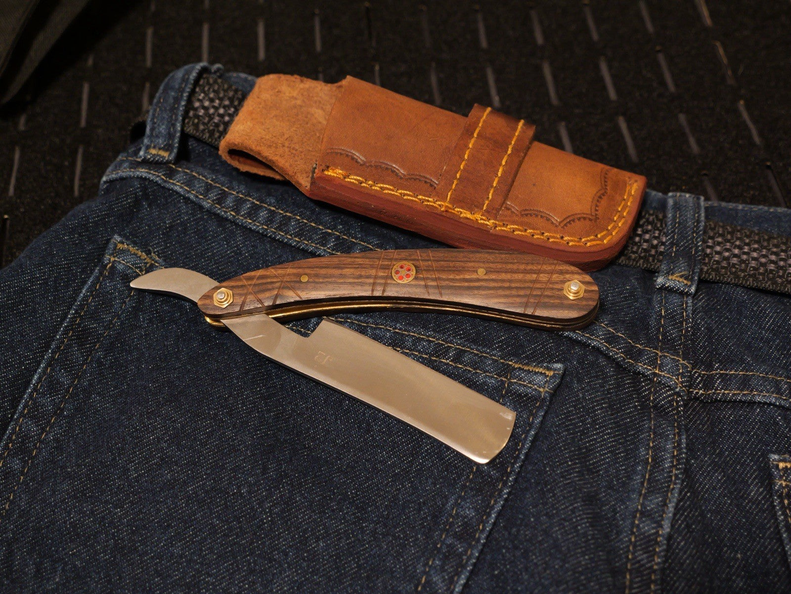 Shaving Straight Razor D2 Steel Horizontal Carry Sheath Wood Handle SHARP